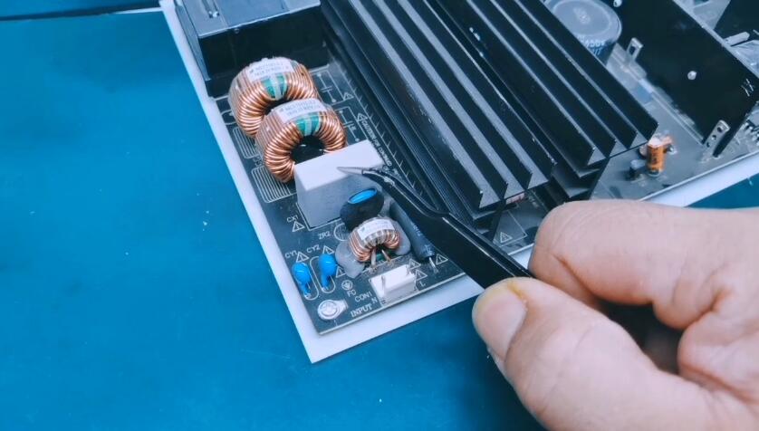 如果安規(guī)電容在電源線路板上壞了有什么影響？