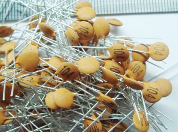 瓷片電容104表示什么意思？